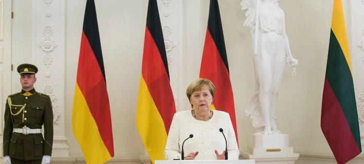 Μέρκελ: Δεν εξετάζουμε άρση των κυρώσεων κατά της Ρωσίας όσο δεν εφαρμόζονται οι συμφωνίες του Μινσκ